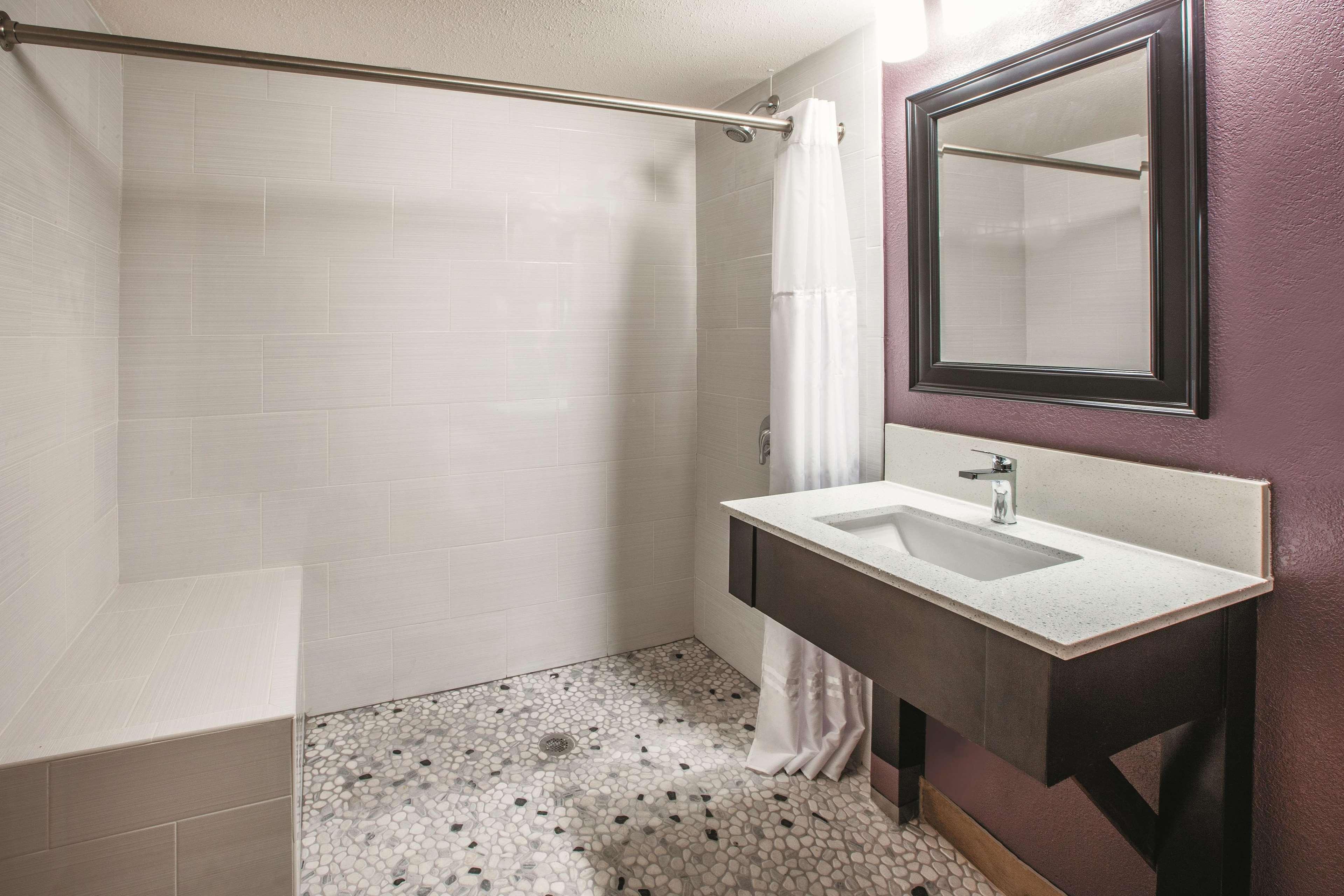 La Quinta By Wyndham Sturbridge Exterior foto