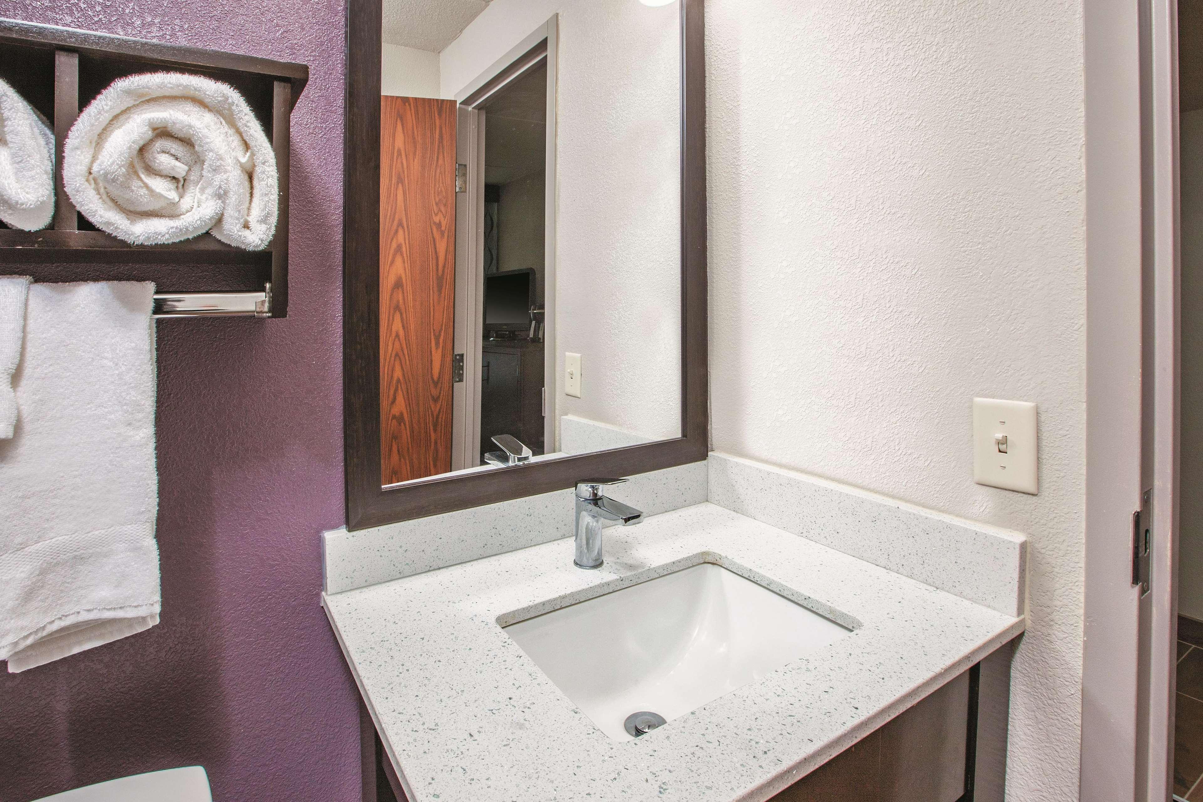 La Quinta By Wyndham Sturbridge Exterior foto