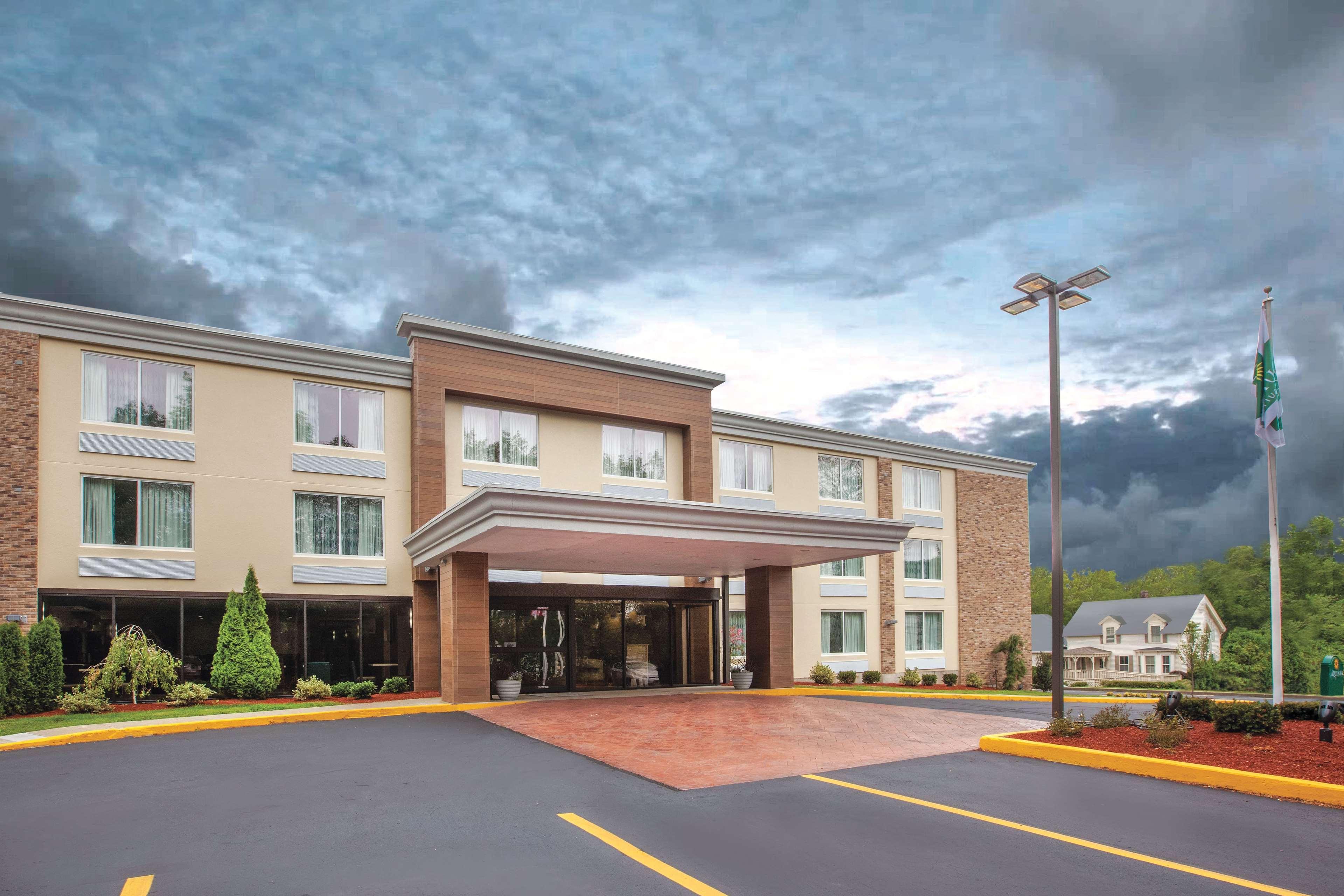 La Quinta By Wyndham Sturbridge Exterior foto