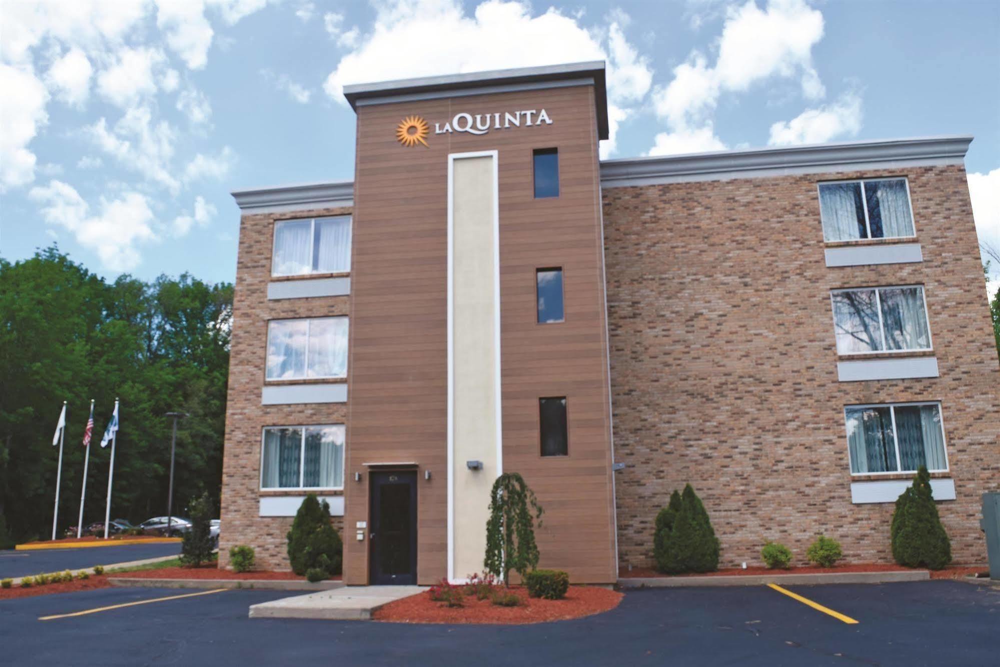 La Quinta By Wyndham Sturbridge Exterior foto
