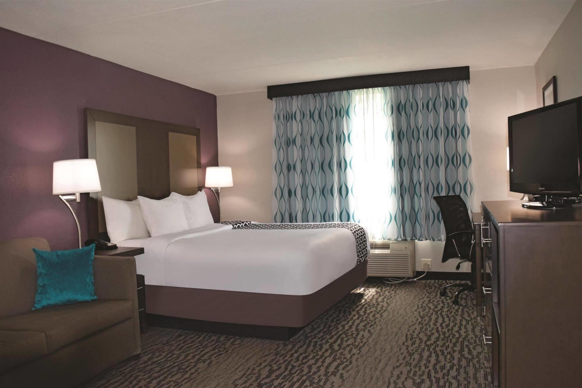 La Quinta By Wyndham Sturbridge Exterior foto